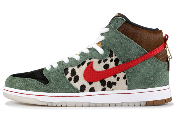 29 Women Dunk High SB Dog Walk